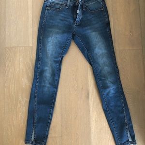 Mid-rise skinny jeans